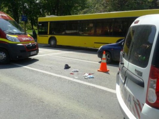 Sânge pe asfalt! Un tânăr din Constanţa a primit cel mai groaznic cadou de ziua lui. A fost accidentat pe trecerea de pietoni